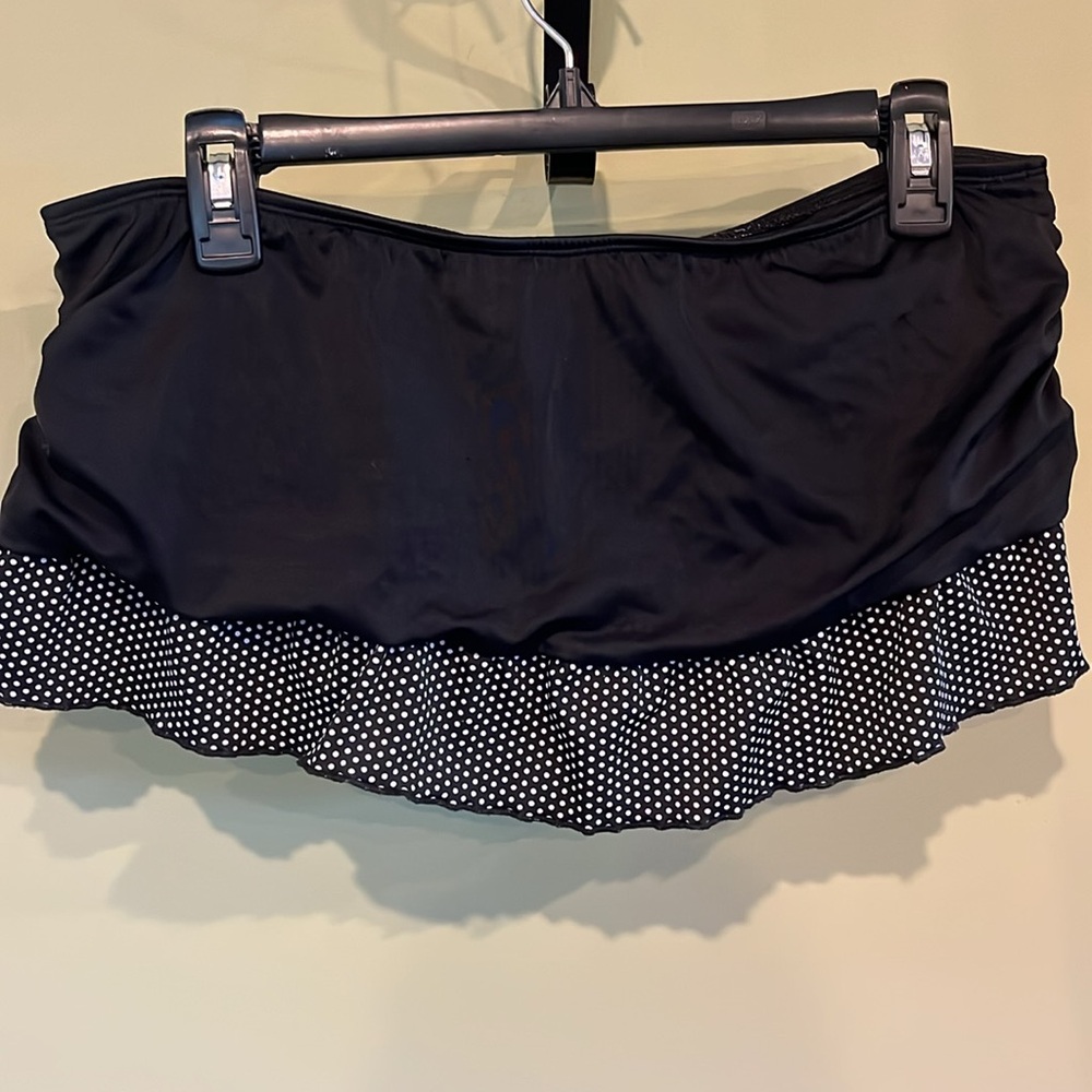 Ocean 24 Black w/White Polka Dots Skirted Ruche Bathing Suit Bottoms. Size L